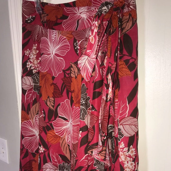 EUC H&M Wrap Floral Skirt Size 12 womens - Picture 2 of 4